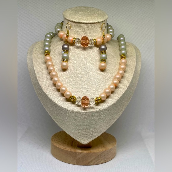 #019 Set of pearls and crystals - Picture 1 of 2